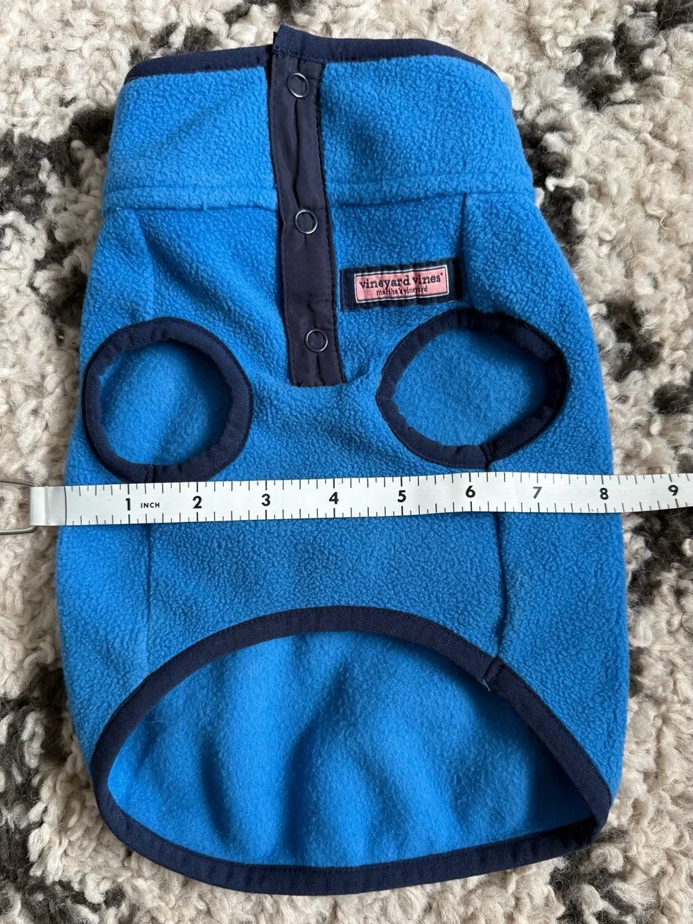 Vineyard vine pet harbor fleece tee size S. $55